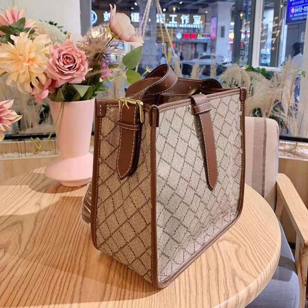 toth bag women's fashion bucket shopping bag 2021 new temperance single shoulderbag large capacity women's bags leisure versatile
toth bag women's fashion bucket shopping bag 2021 new temperance single shoulderbag large capacity women's bags leisure versatile