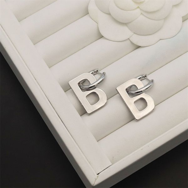 earrings female exaggerated simple cold style, Golden
earrings female exaggerated simple cold style, Golden