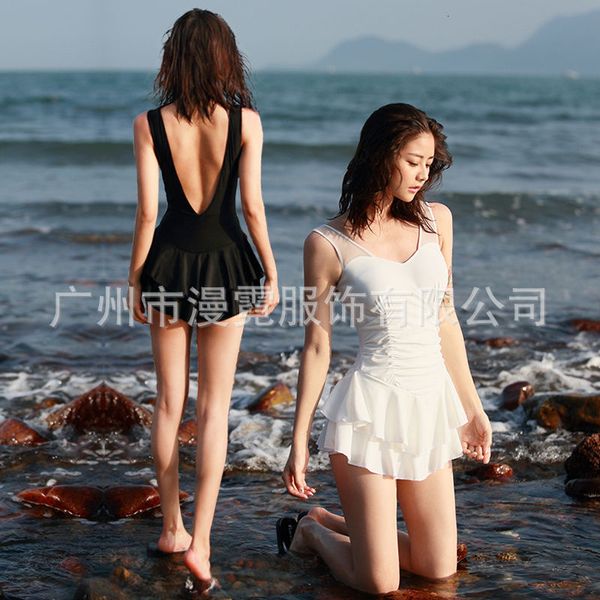 skirt style swimsuit backls belly covering thin conservative boxer pants swimsuit bathing in spring, Red;black
skirt style swimsuit backls belly covering thin conservative boxer pants swimsuit bathing in spring, Red;black