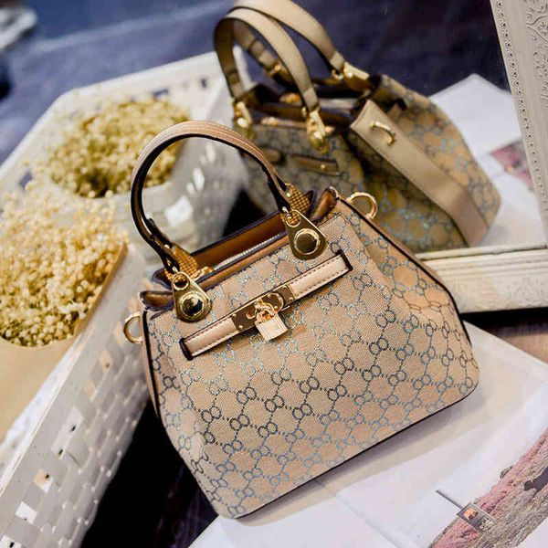2022 factory wholesale new bag women's hand korean fashion trend versatile messenger women bag
2022 factory wholesale new bag women's hand korean fashion trend versatile messenger women bag
