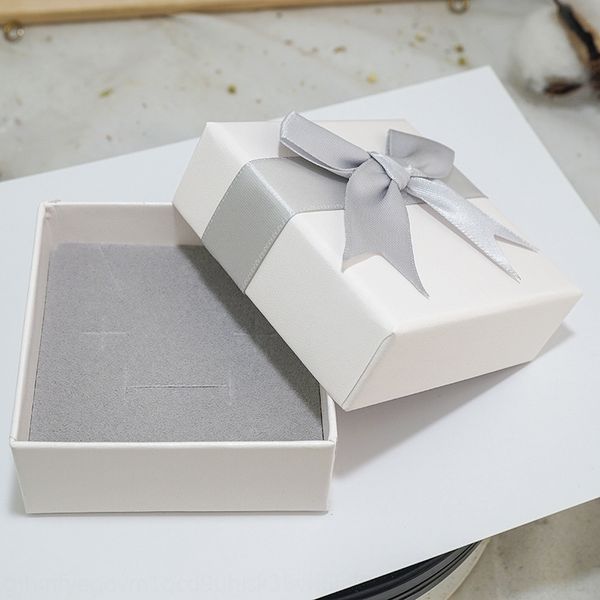 p84 packing earring jewelry packaging boxes bracelet necklace bracelet ring handbag silver cloth silver water 001 jewelry boxes, Black;white
p84 packing earring jewelry packaging boxes bracelet necklace bracelet ring handbag silver cloth silver water 001 jewelry boxes, Black;white