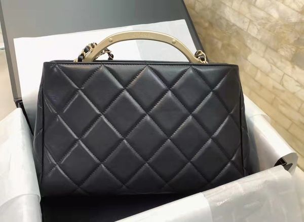 ladies leather bag 7a high-end custom quality single shoulder across the hip casual designer 2649
ladies leather bag 7a high-end custom quality single shoulder across the hip casual designer 2649