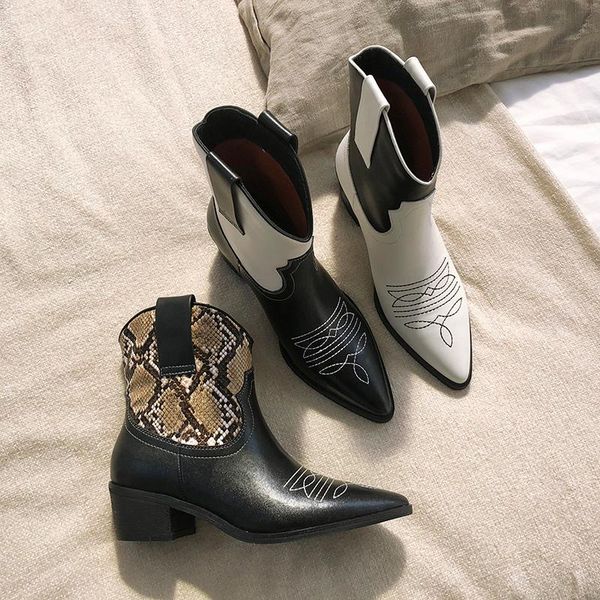boots 2021 autumn winter genuine leather women restoring ancient ways short the western embroidery fashion shoes, Black
boots 2021 autumn winter genuine leather women restoring ancient ways short the western embroidery fashion shoes, Black