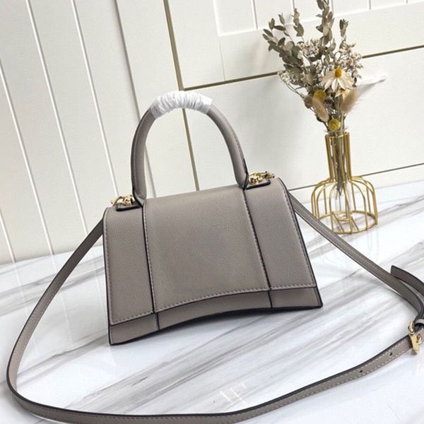 hourglass shoulder bag women's fashion designer bags leather crossbody handbags curved half moon shape smooth and flat surface with box
hourglass shoulder bag women's fashion designer bags leather crossbody handbags curved half moon shape smooth and flat surface with box