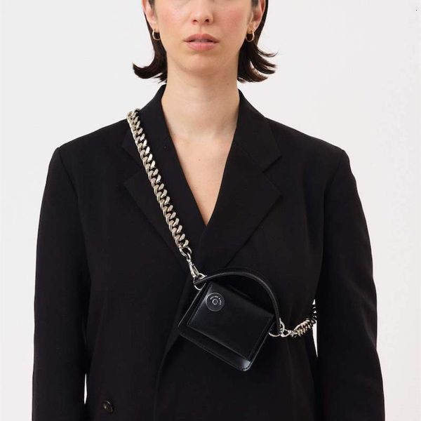 2021 summer new mini portable street sblack small square bag thick chain one shoulder chest lipstick change satchel female
2021 summer new mini portable street sblack small square bag thick chain one shoulder chest lipstick change satchel female