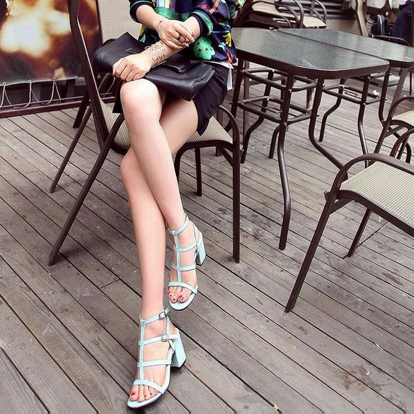 dilalula 2021 arrival plus size 34-46 t-strap woman sandals 7.5cm high square heels office female shoes dress, Black
dilalula 2021 arrival plus size 34-46 t-strap woman sandals 7.5cm high square heels office female shoes dress, Black