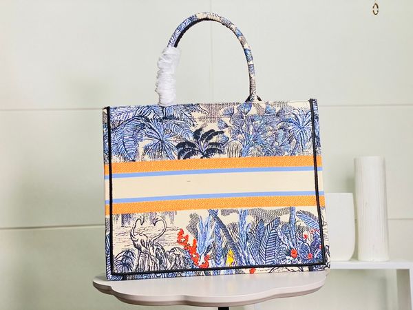 2022 new shoulder bag canvas fashion large capacity portable tote
2022 new shoulder bag canvas fashion large capacity portable tote