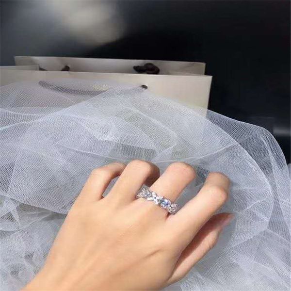women's noble fashion zircon flower ring s925 sterling silver brand jewelry valentine's day exquisite gift, Slivery;golden
women's noble fashion zircon flower ring s925 sterling silver brand jewelry valentine's day exquisite gift, Slivery;golden