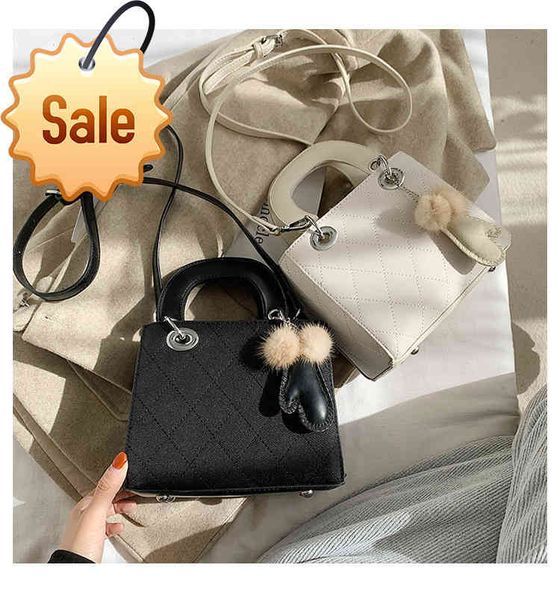 korean small bag female 2021 new texture fashion messenger princess bag ins embroidered thread one shoulder handbag
korean small bag female 2021 new texture fashion messenger princess bag ins embroidered thread one shoulder handbag