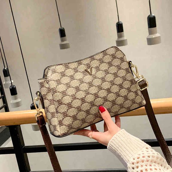 luxury handbags storage cotilu 2021 autumn winter new fashion women's small atmosphere single shoulder versatile messeng
luxury handbags storage cotilu 2021 autumn winter new fashion women's small atmosphere single shoulder versatile messeng