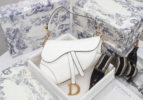 luxury brand saddle bag single shoulders italian leather palmprint series wide shoulder strap d white
luxury brand saddle bag single shoulders italian leather palmprint series wide shoulder strap d white
