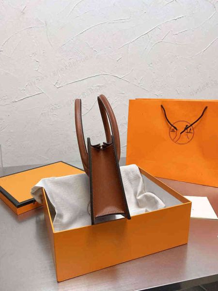 with box dust bag designer women's fashion portable canvas small square bag size 28*16cm
with box dust bag designer women's fashion portable canvas small square bag size 28*16cm