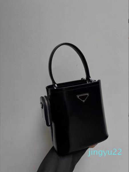 fashion catwalk style bucket bag luxury designer ladies handbag large capacity han dbag high-quality bags high-end single products
fashion catwalk style bucket bag luxury designer ladies handbag large capacity han dbag high-quality bags high-end single products