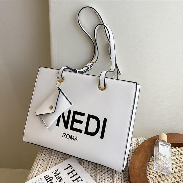 fenjia 2021 new net red lin shanshan same tote large capacity handbag one shoulder messenger bag
fenjia 2021 new net red lin shanshan same tote large capacity handbag one shoulder messenger bag