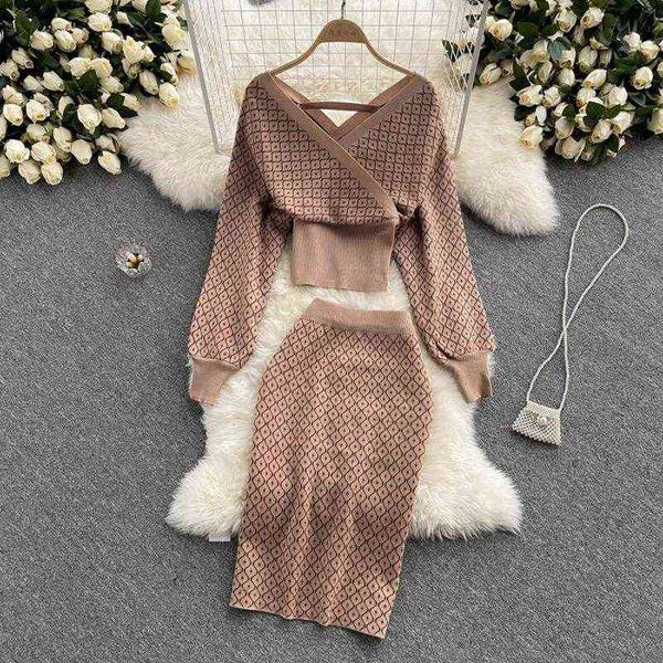 autumn/winter women knitted sets v-neck pullover sweater plaid suits long sleeves & knee-length pencil skirt ladies 2pcs set 211119, White
autumn/winter women knitted sets v-neck pullover sweater plaid suits long sleeves & knee-length pencil skirt ladies 2pcs set 211119, White