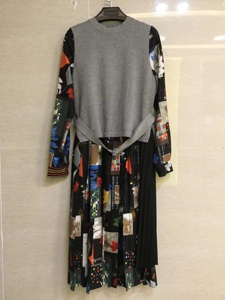 capris one piece 2021 autumn winter style women vintage print knitted patchwork sleeve casual long sweater grey black, Black;gray
capris one piece 2021 autumn winter style women vintage print knitted patchwork sleeve casual long sweater grey black, Black;gray