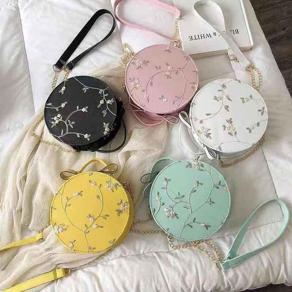 women shoulder bags 2021 chinese antique handmade lace embroidered messenger noble and elegant pure color handbag
women shoulder bags 2021 chinese antique handmade lace embroidered messenger noble and elegant pure color handbag