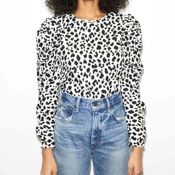fashion folds designed leopard blouse woman shirts chic puff long sleeve blusas de mujer simple o-neck all match women 210514, White
fashion folds designed leopard blouse woman shirts chic puff long sleeve blusas de mujer simple o-neck all match women 210514, White