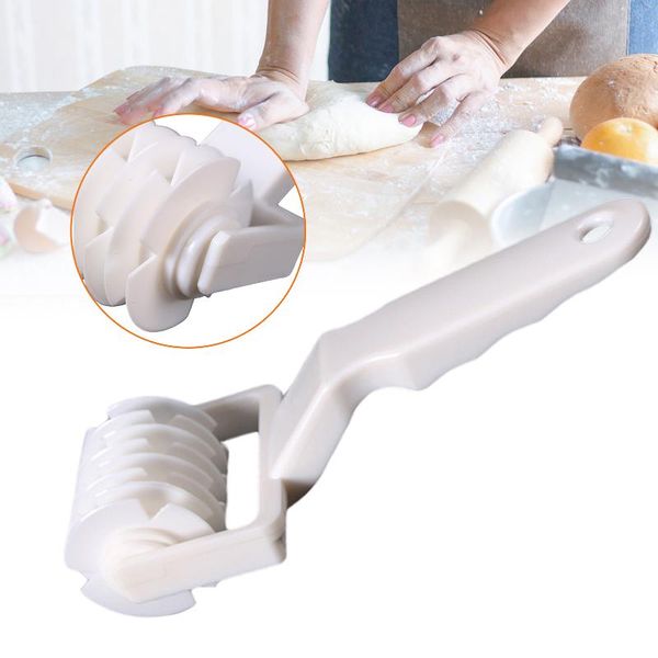 round plastic pizza cutter tool hob cutting special knife household multi-wheel rolling cake baking & pastry tools
round plastic pizza cutter tool hob cutting special knife household multi-wheel rolling cake baking & pastry tools