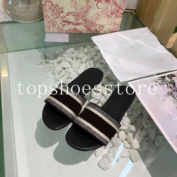 2021new luxury design, embroidered letters, summer sandals, flat flip flops, fashion flip flops, outdoor, beach sandals, Black
2021new luxury design, embroidered letters, summer sandals, flat flip flops, fashion flip flops, outdoor, beach sandals, Black
