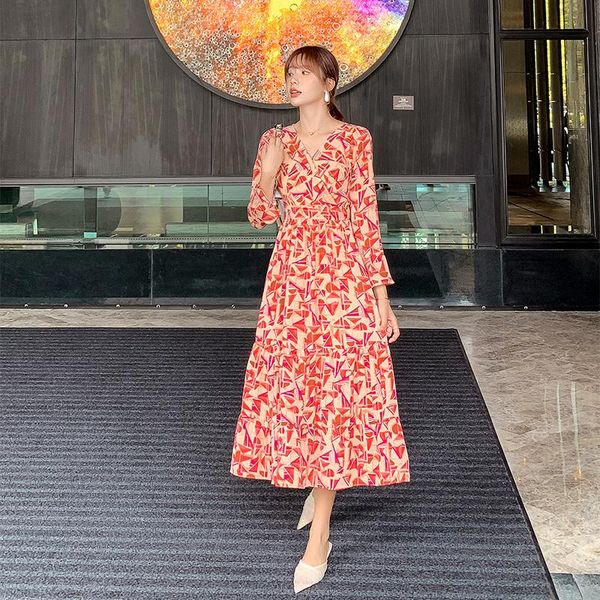 casual dresses 2021 spring autumn women v-neck long sleeve dress korean fashion geometric floral pattern chiffon, Black;gray
casual dresses 2021 spring autumn women v-neck long sleeve dress korean fashion geometric floral pattern chiffon, Black;gray