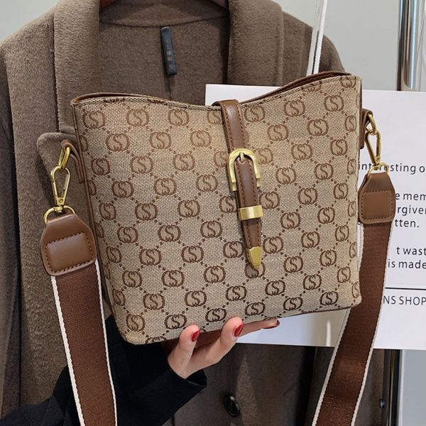 popular small female minority new fashion autumn and winter broadband messenger bag texture bucket bag purses outlet
popular small female minority new fashion autumn and winter broadband messenger bag texture bucket bag purses outlet