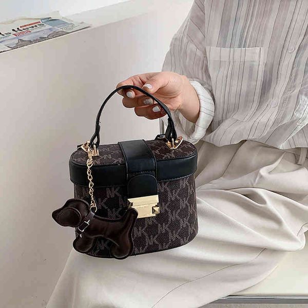 handbag fashion portable bucket bag women's 2021 spring and summer net red letter printed single shoulder messenger, Black;red 
handbag fashion portable bucket bag women's 2021 spring and summer net red letter printed single shoulder messenger, Black;red