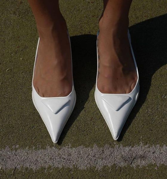 women sandals heeled shoes brushed leather slingback pumps black leather pointed toe luxury design wedding party dress shoe eu35-40
women sandals heeled shoes brushed leather slingback pumps black leather pointed toe luxury design wedding party dress shoe eu35-40