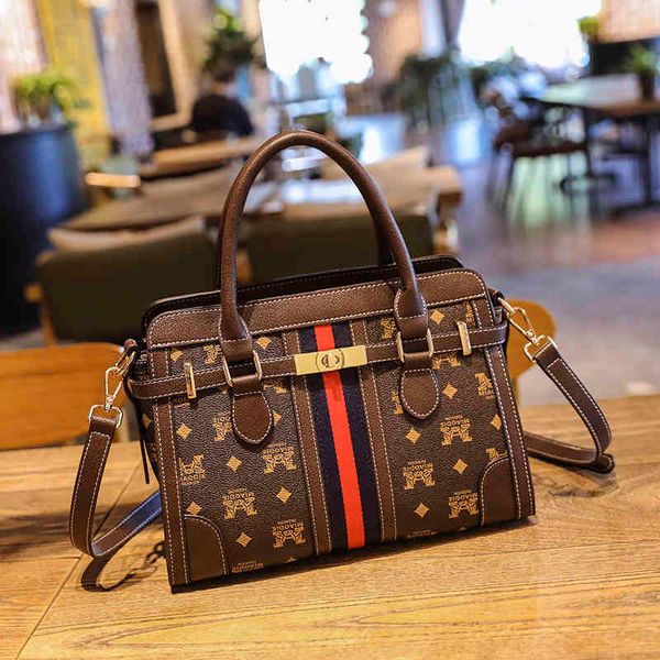 women's new 2021 autumn and winter versatile messenger atmosphere large capacity hand fashion shoulder bag
women's new 2021 autumn and winter versatile messenger atmosphere large capacity hand fashion shoulder bag