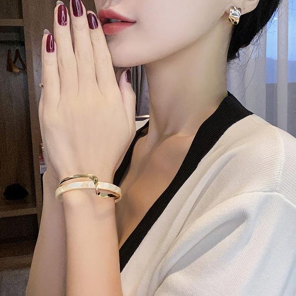 bangle timeonly elegant white arcylic gold bracelet for women unique design irregular twist geometric charm party jewelry gift, Black
bangle timeonly elegant white arcylic gold bracelet for women unique design irregular twist geometric charm party jewelry gift, Black