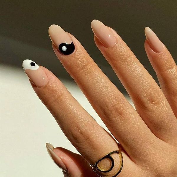 false nails 24pcs/box tai white and black wearing nail finished fake patch oval head pre design acrylic tips for girls, Red;gold
false nails 24pcs/box tai white and black wearing nail finished fake patch oval head pre design acrylic tips for girls, Red;gold