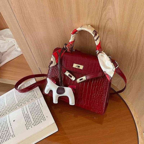red bride women's 2020 new versatile hand fashion wedding large capacity princess diana bag
red bride women's 2020 new versatile hand fashion wedding large capacity princess diana bag