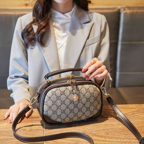 women's bag messenger versatile small square bag single shoulder boston fashion contrast color hand designer handbags
women's bag messenger versatile small square bag single shoulder boston fashion contrast color hand designer handbags