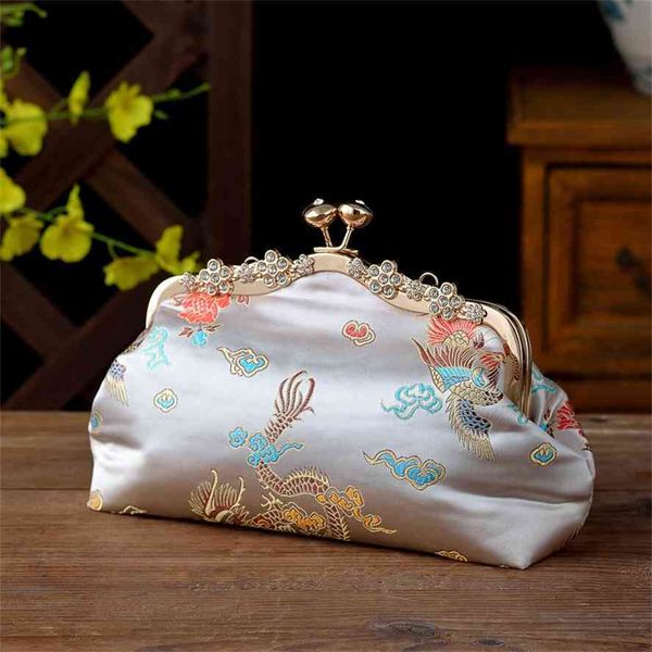guofeng embroidered handbag inlaid with diamond banquet one shoulder slant across dress antique hanfu qipao women's bag
guofeng embroidered handbag inlaid with diamond banquet one shoulder slant across dress antique hanfu qipao women's bag