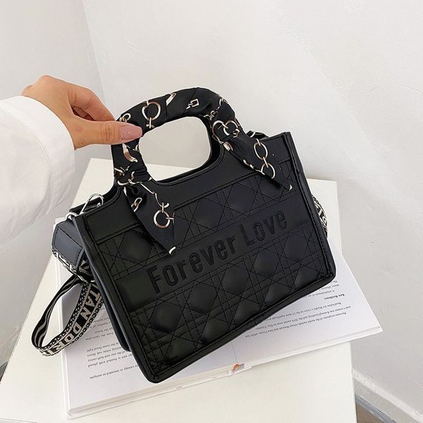 luxury handbags texture tote bag portable women 2021 new fashion summer net red popular silk scarf messenger bag
luxury handbags texture tote bag portable women 2021 new fashion summer net red popular silk scarf messenger bag