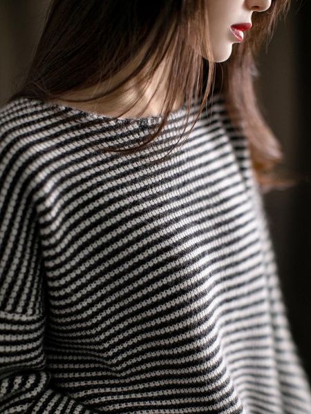 women's sweaters 2021 autumn and winter striped pure sweater women o-neck pullover cashmere loose knitted base shirt large size, White;black
women's sweaters 2021 autumn and winter striped pure sweater women o-neck pullover cashmere loose knitted base shirt large size, White;black