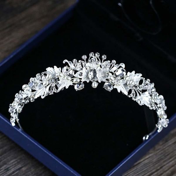 hair clips & barrettes retro gold/silver color alloy rhinestone floral bridal crowns handmade tiara crystal diadem crown wedding accessories, Golden;silver
hair clips & barrettes retro gold/silver color alloy rhinestone floral bridal crowns handmade tiara crystal diadem crown wedding accessories, Golden;silver