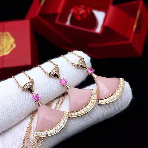 baojia necklace sterling silver natural pink scallop small skirt 18k gold plated female diamond fan pendant
baojia necklace sterling silver natural pink scallop small skirt 18k gold plated female diamond fan pendant