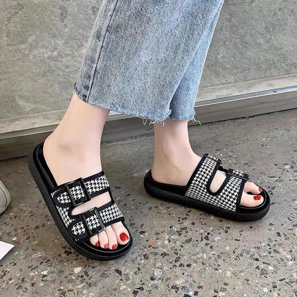 slippers quality is super good summer fashion joker leisure wears outside large base beach, Black
slippers quality is super good summer fashion joker leisure wears outside large base beach, Black