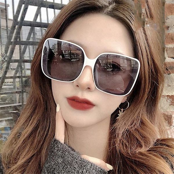 sunglasses retro fashion plastic frame women men classic trendy design brand universal sun mirror uv400, White;black
sunglasses retro fashion plastic frame women men classic trendy design brand universal sun mirror uv400, White;black
