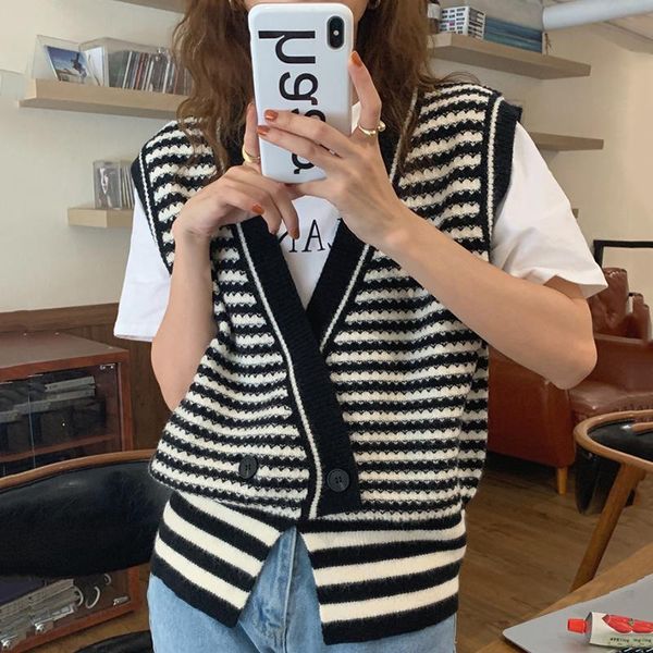 women's vests korean women sweater chicv neck contrast color three-dimensional stripe design loose two knitted vest, Black;white
women's vests korean women sweater chicv neck contrast color three-dimensional stripe design loose two knitted vest, Black;white