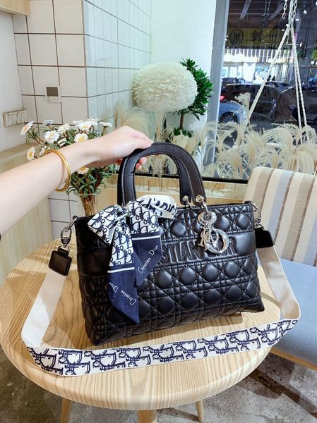 2021 luxury brand soft leather bags womens handbag for women messenger casual shoulder tote bag -l2749, Red;black
2021 luxury brand soft leather bags womens handbag for women messenger casual shoulder tote bag -l2749, Red;black