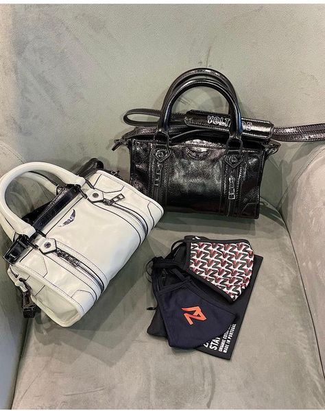 waist bags 2021 fashion women's mini handbag wings decor genuine leather bag exquisite one shoulder with zipper
waist bags 2021 fashion women's mini handbag wings decor genuine leather bag exquisite one shoulder with zipper
