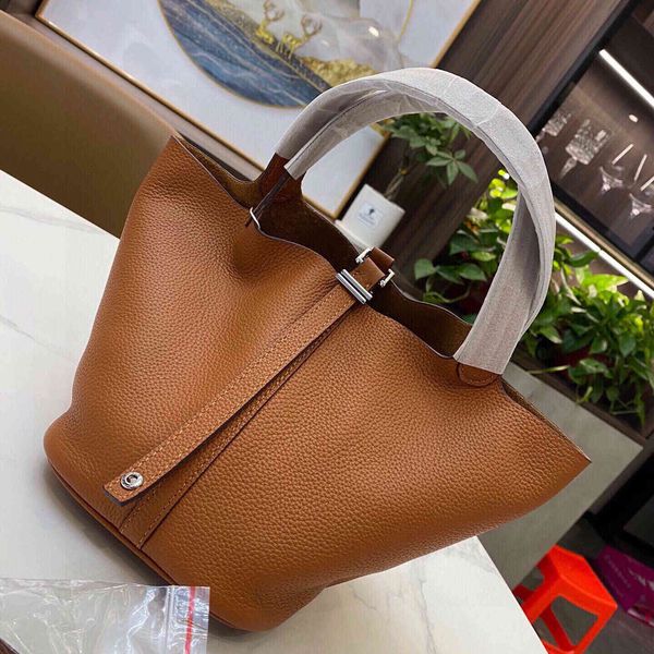 purse sale first layer cowhide litchi pattern vegetable basket bag women's portable inclined cross bucket bag
purse sale first layer cowhide litchi pattern vegetable basket bag women's portable inclined cross bucket bag