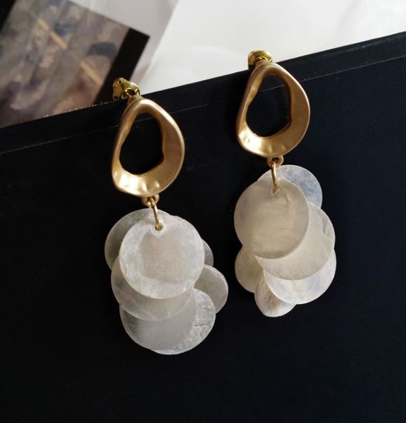 s925 silver needle round shell tassel chandelier baroque simple temperament long earrings
s925 silver needle round shell tassel chandelier baroque simple temperament long earrings