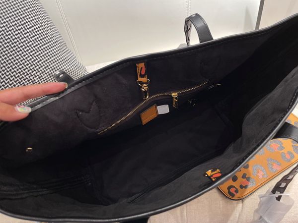 louis vutton bag2021 luxury designer fashion shopping bag brand black leather classic large-capacity handbagf bag
louis vutton bag2021 luxury designer fashion shopping bag brand black leather classic large-capacity handbagf bag