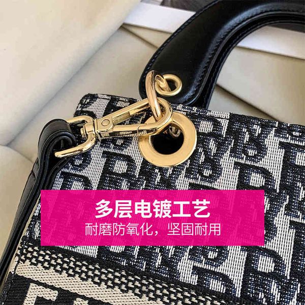 the store manager recommends new fashion style portable small bag female diana net red single shoulder messenger bag designer han307v
the store manager recommends new fashion style portable small bag female diana net red single shoulder messenger bag designer han307v