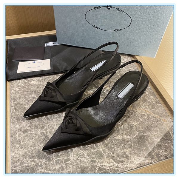 2021ss women slippers soft cowhide leather women shoes slippers mules princetown fashion trend popular lady slippers with box, Black
2021ss women slippers soft cowhide leather women shoes slippers mules princetown fashion trend popular lady slippers with box, Black