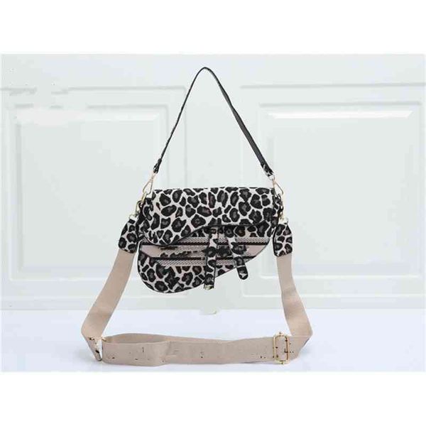 72% off bag 2022 new designer s leopard messenger new fashion saddle numerous designs single shoulder armpit tide current messenger female
72% off bag 2022 new designer s leopard messenger new fashion saddle numerous designs single shoulder armpit tide current messenger female