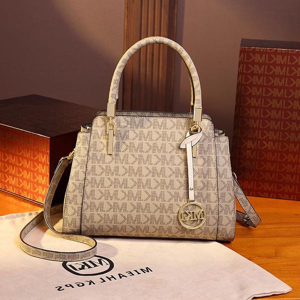 2021 korean bag women's mkj imitation female shoulder style temperament handbag lady messenger leather brand kpwej
2021 korean bag women's mkj imitation female shoulder style temperament handbag lady messenger leather brand kpwej